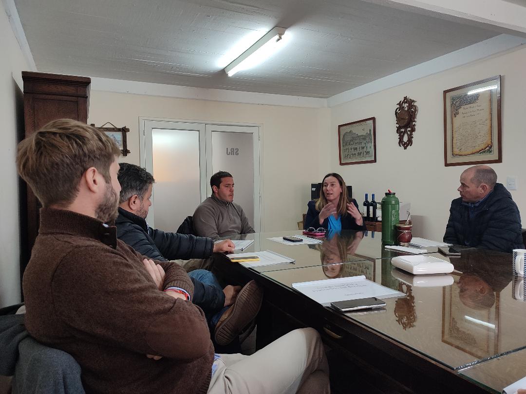 Arata: «Tenemos un plan de trabajo para el mantenimiento de los caminos rurales»