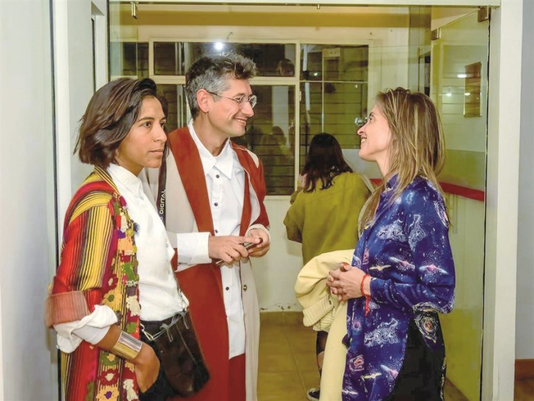 Quedó inaugurada la muestra artística “La flor”