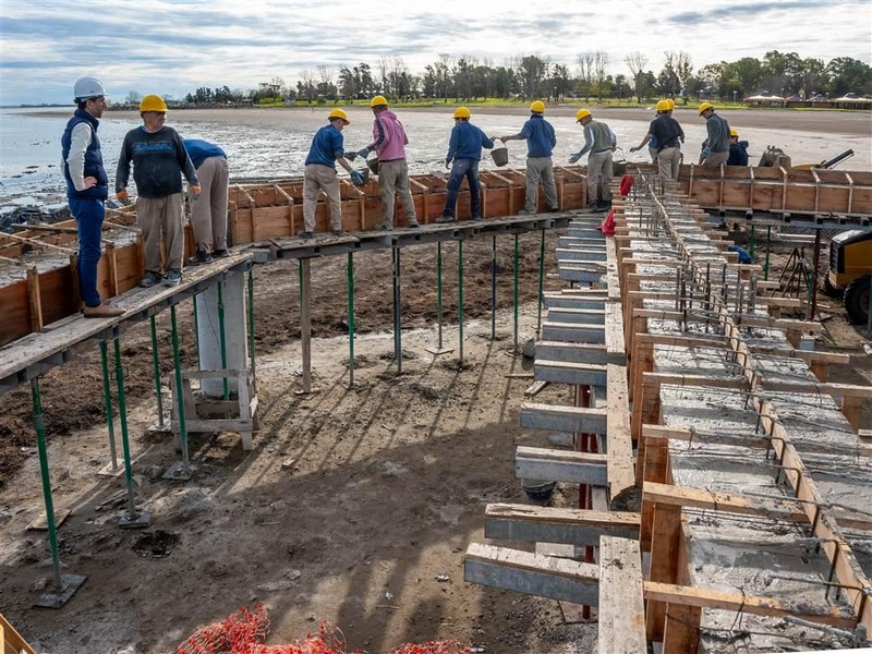 Se ejecuta la segunda etapa de la construcción del nuevo espigón