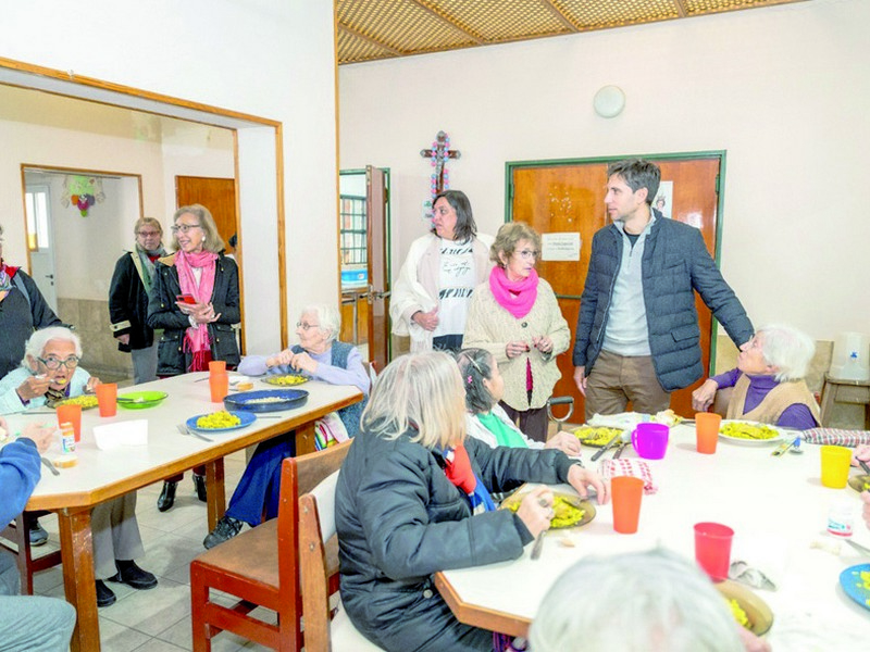 El Hogar Del Carmen recibió las donaciones  del partido de la Selección Argentina