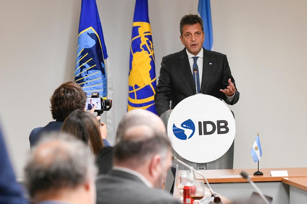 Massa anunció fondos extras por US$ 1.300 millones del BID y el BM