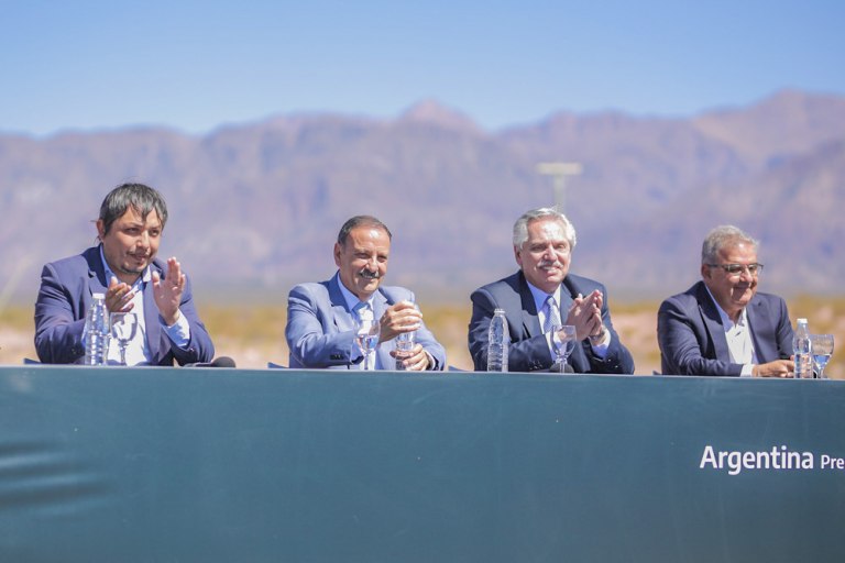 Fernández pidió a gobernadores y empresarios que paguen la suma fija
