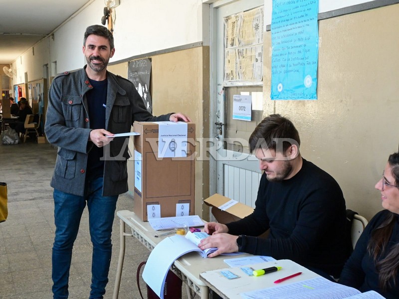 Fiorini emitió su voto y destacó la importancia de celebrar una nueva jornada Cívica