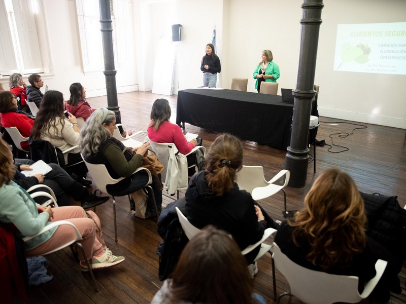 Empezó el ciclo de la UNNOBA: ¿Somos lo que comemos?