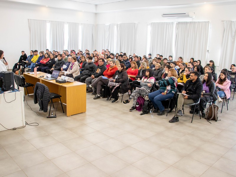 Cerca de 120 vecinos participaron de una nueva capacitación en manipulación de alimentos