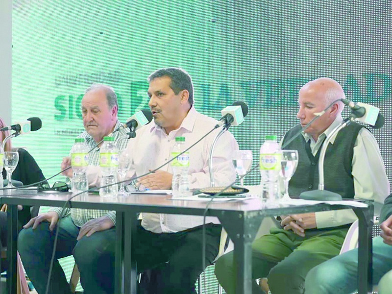 Grupo La Verdad y Universidad Siglo 21, presentes en la Feria del Libro