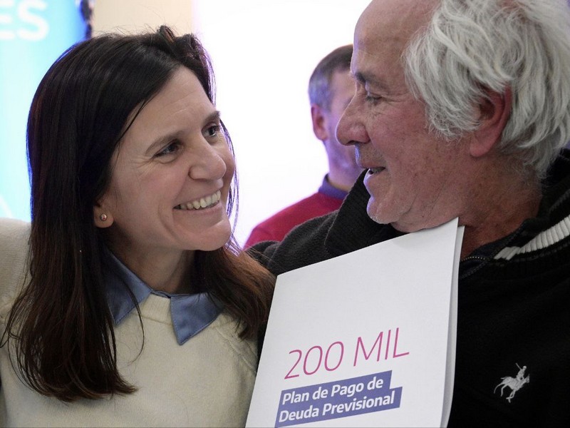 Raverta entregó la jubilación 200 mil con plan de pago de deuda previsional