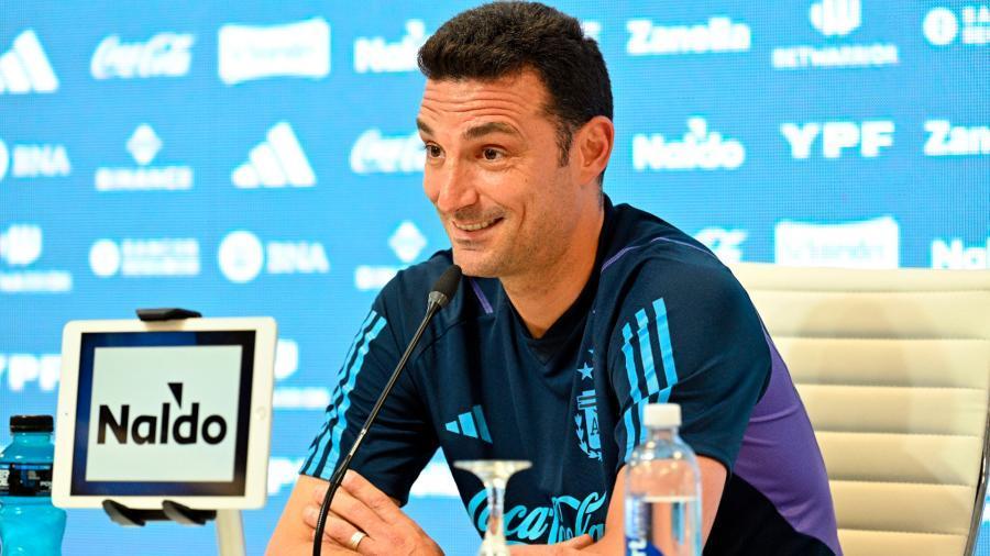 Scaloni llamó a 22 campeones del mundo y cuatro debutantes
