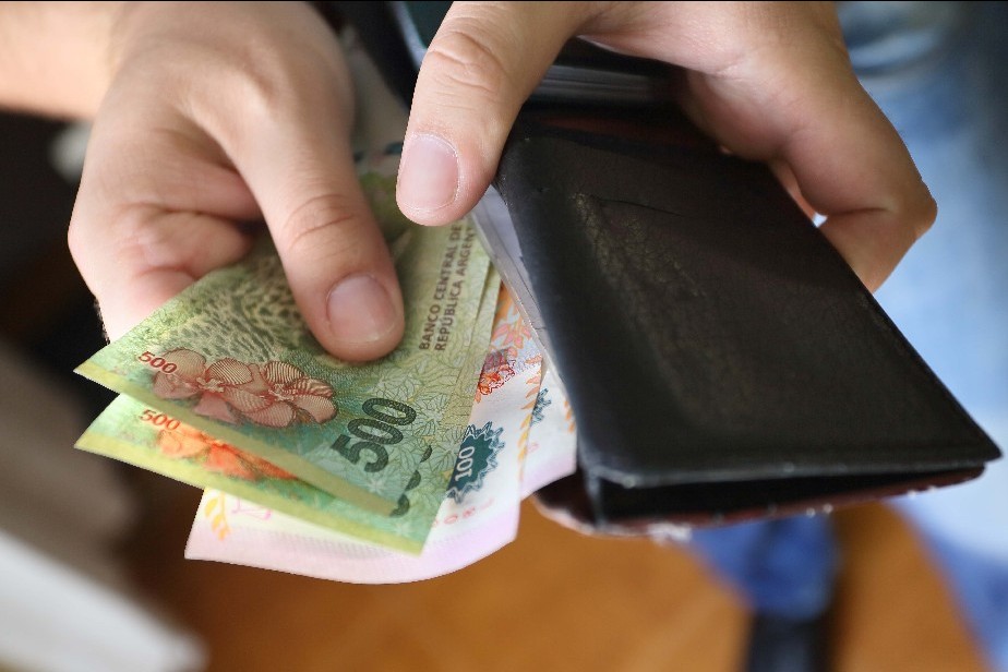 Devaluación y precios en alza que pulverizan los bolsillos de los trabajadores
