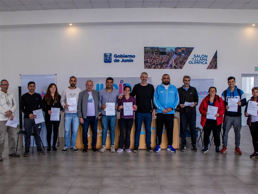 Ayuda económica a atletas locales