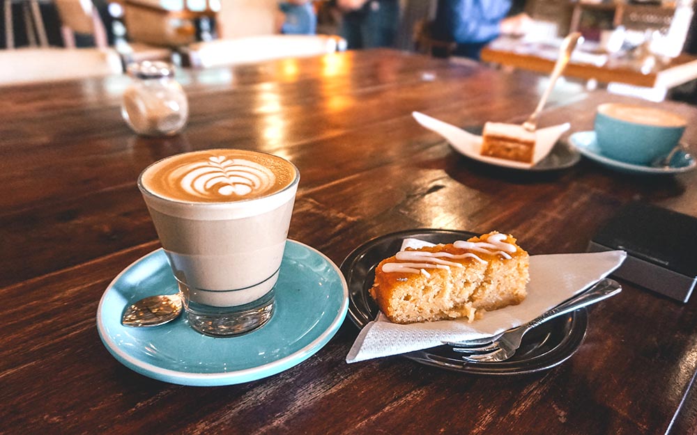 Cómo preparar un caramel macchiato, el café que es tendencia mundial