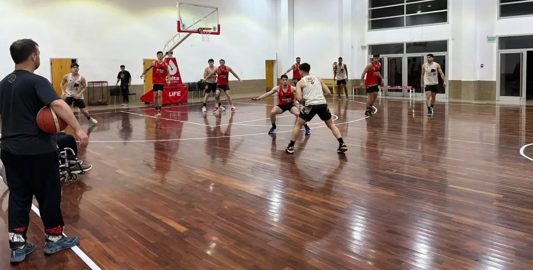 Ciclista juega en Rosario