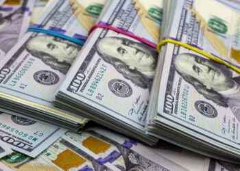 El dólar “blue” cayó $180 en cinco jornadas y quedó a un paso de los  $900