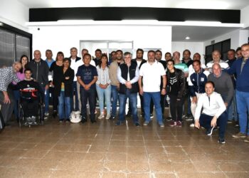 Britos encabezó la entrega de asistencia a clubes y entidades deportivas