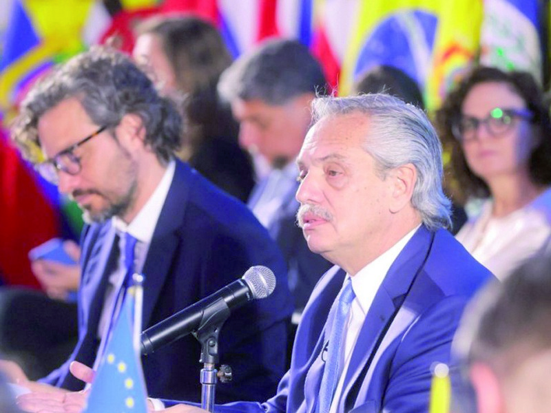 Alberto Fernández tildó de «loco» a Milei y defendió el vínculo con China