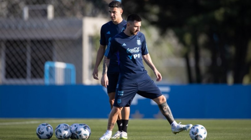 Messi se entrenó con normalidad