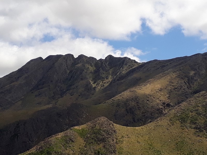 Un hombre murió mientras caminaba por un cerro de la Comarca de Sierra de la Ventana