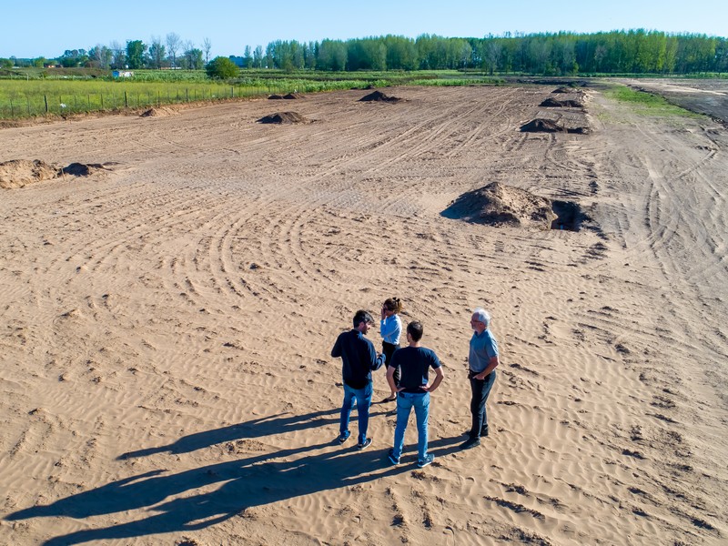 Avanza la construcción  de la playa de camiones