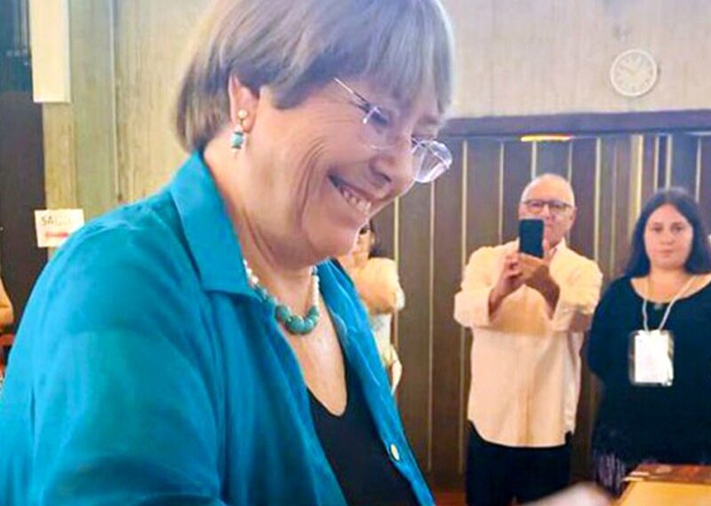 Bachelet votará en contra del  nuevo borrador de Constitución