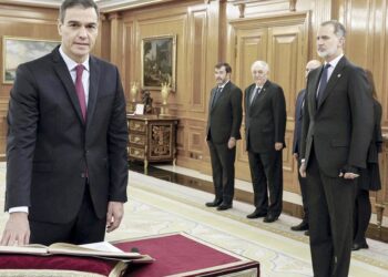 Sánchez juró ante el rey Felipe VI el cargo de presidente