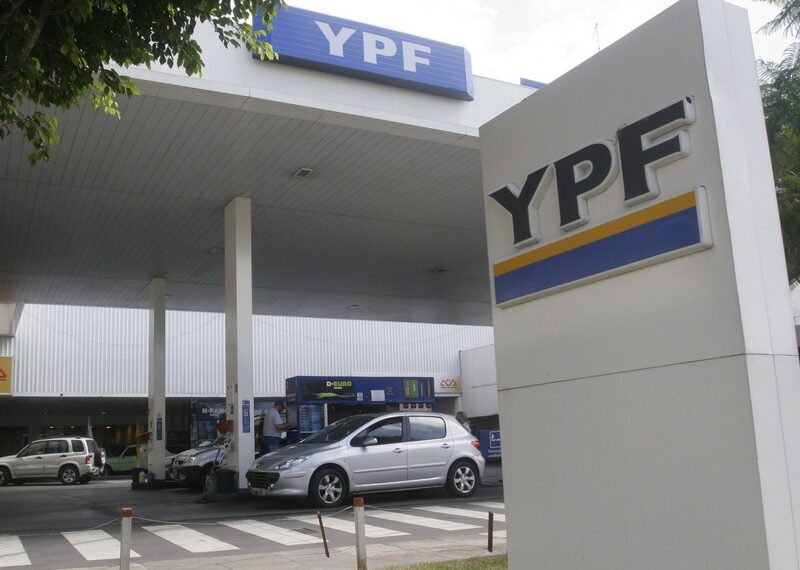 Aumentan las naftas 10% pero se pospuso un impuesto para que la suba sea menor