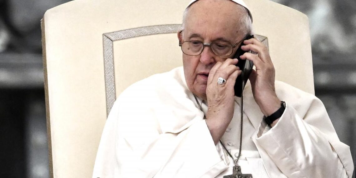 Francisco habló por teléfono con Mahmud Abbas sobre el conflicto en Gaza