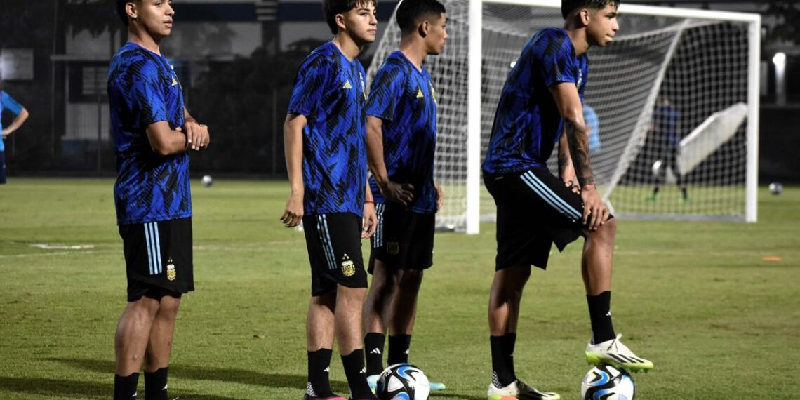 Mundial Sub-17: Argentina sueña con las semifinales y juega el clásico ante Brasil