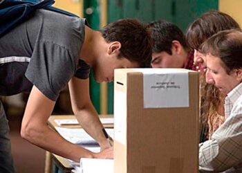 Más de un millón de adolescentes de 16 y 17 años votan en el balotaje