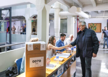 Votó Alberto Fernández: «Deseo lo mejor para todos los argentinos»
