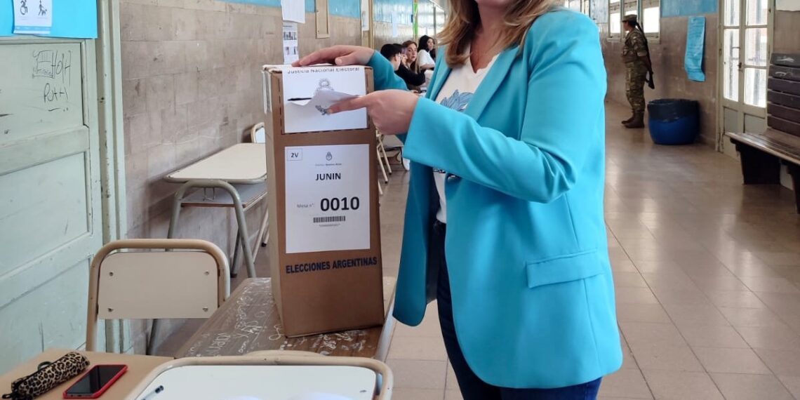 «Con alegría, convicción y memoria por nuestra querida Argentina», votó Arata