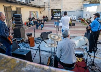 Se presentó el Club del Blues Junín en el patio del MUMA