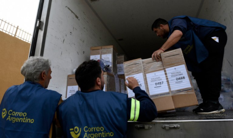La Justicia Electoral advirtió que la Libertad Avanza presentó boletas insuficientes para repartir en las escuelas