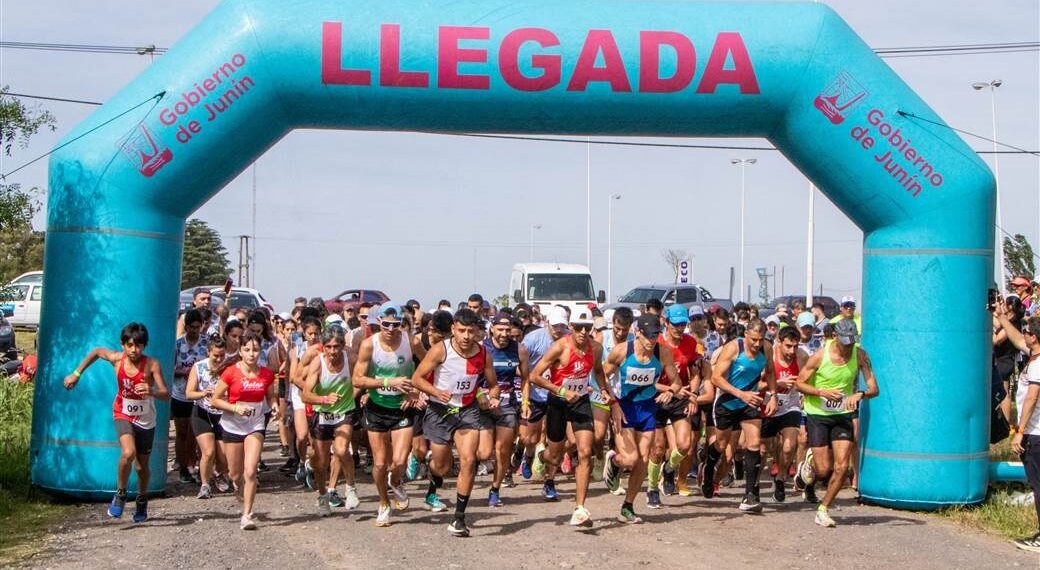 La UNNOBA realizó la carrera por los 40 años del período democrático