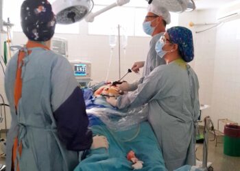 La falta de insumos también golpea en la salud pública