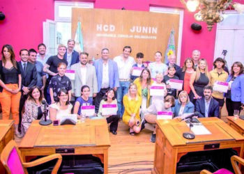 El Concejo entregará distinciones a ciudadanos y jóvenes destacados