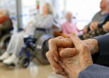 Trabajadores de un geriátrico cobraron ayer sus haberes