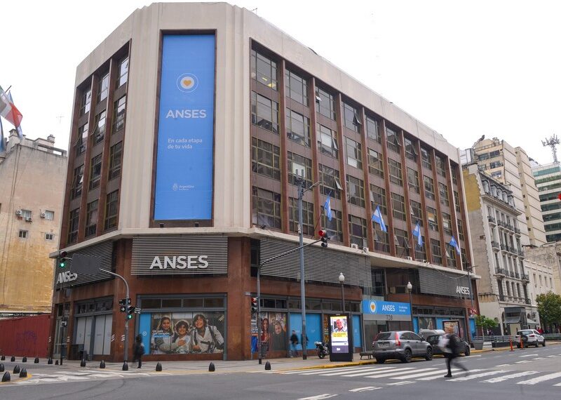 Cuarto aumento por movilidad del año para  jubilados docentes y docentes universitarios