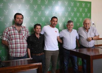 Britos anunció un aumento salarial del 12% y aumento de horas extras