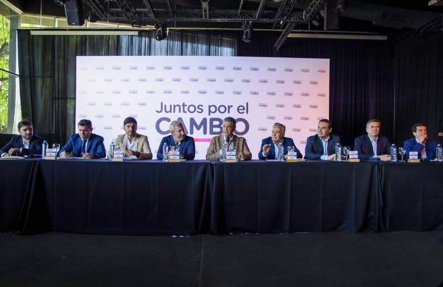 Gobernadores de JxC: en un clima tenso ganó la postura de “unidad sin cogobierno”