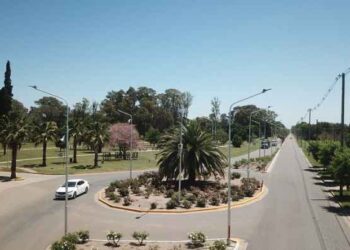 Provincia avanza con pavimento y desagües cloacales en Lincoln