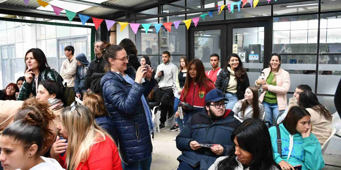 Jefatura Distrital de Educación llevó a cabo “Chivilcoy Ofrece”, en el Centro Universitario