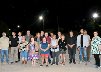 Britos presentó las nuevas luminarias LED en el cuadrante entre las avenidas 84 y 92