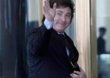 Javier Milei viaja a Estados Unidos y suma a Luis Caputo a la comitiva