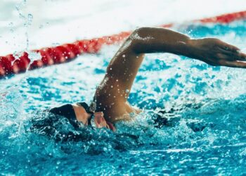 Ultiman detalles para una clínica de natación adaptada