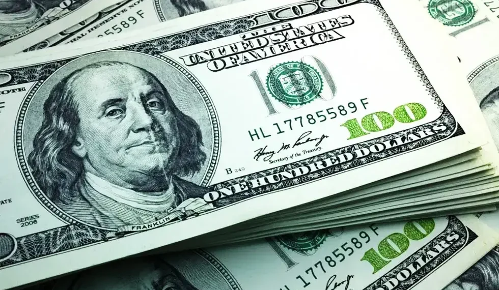 Apertura del dólar blue sin control: a cuánto cerró el viernes y expectativas para hoy