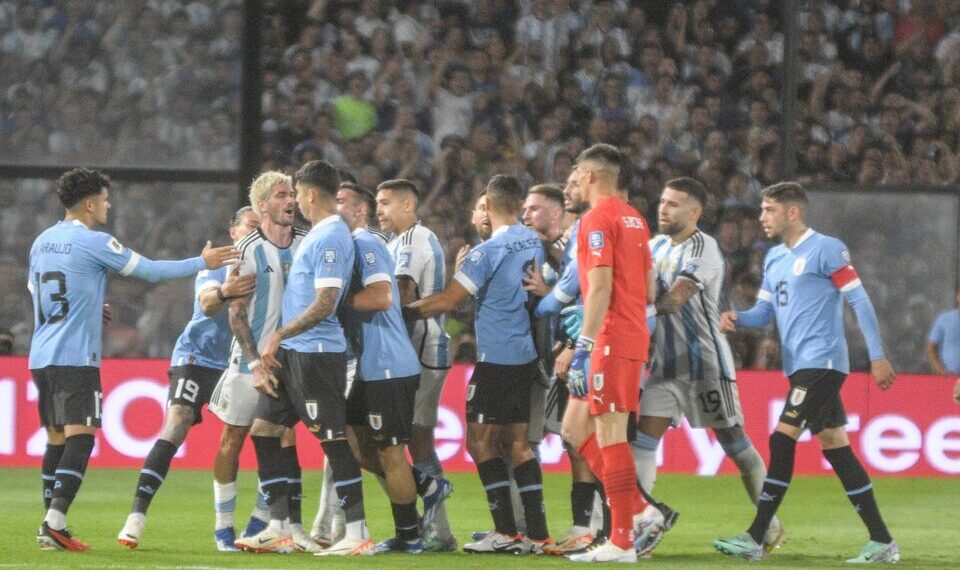 Fin del invicto: Argentina perdió con el Uruguay de Bielsa