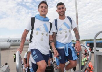 La Selección argentina partió rumbo a Brasil para la última fecha de Eliminatorias del año