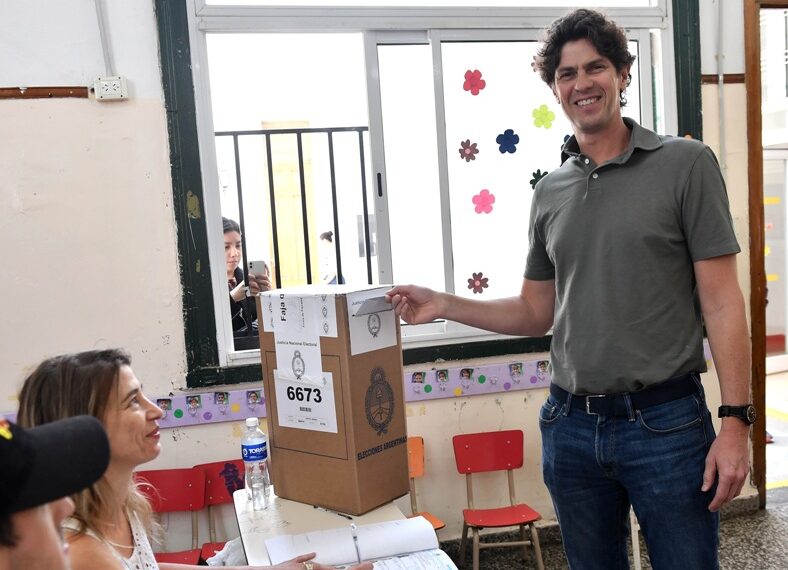 Lousteau votó y dijo que el radicalismo “ocupará el lugar que nos asignó la sociedad, el de oposición”