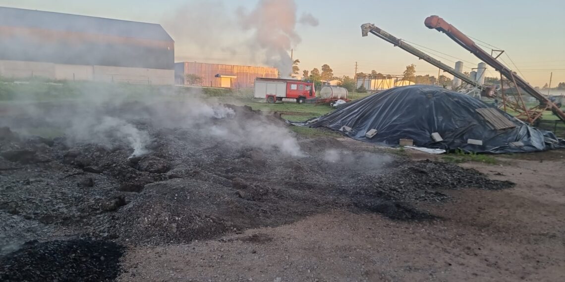 Incendio en el Parque Industrial: rápida  respuesta del Cuartel de Bomberos