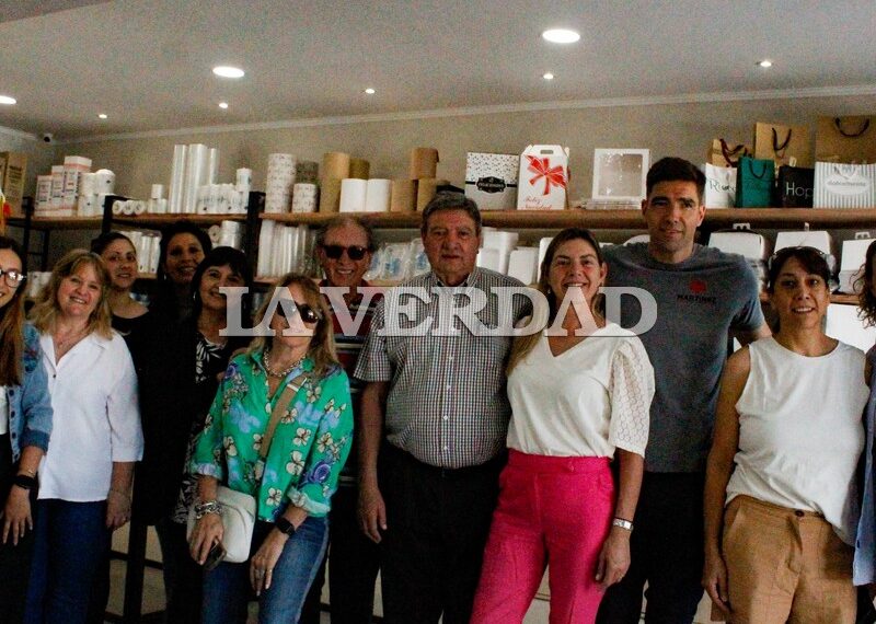 Industrias Plásticas Martínez reabrió su  tradicional sede, con nuevos productos